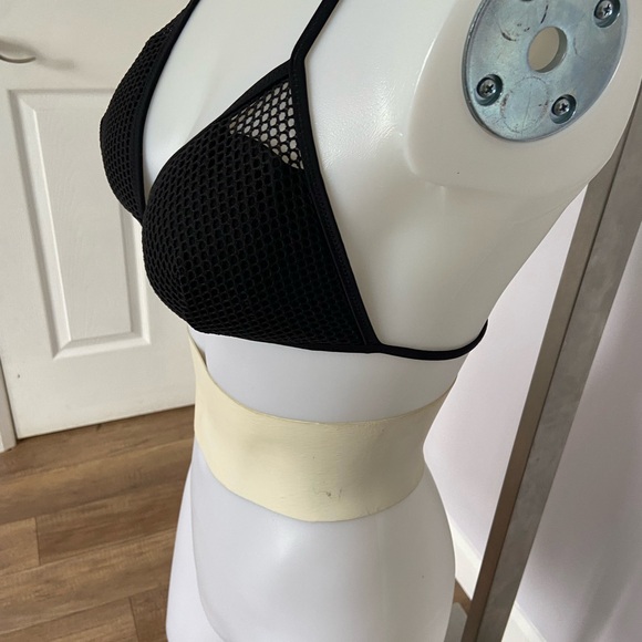 Top bikini in fishnets 👙 - Picture 3 of 4